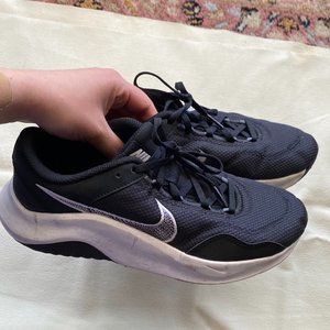 Nike Legend Essential 3 NN Black/White size 8 Shoes unisex